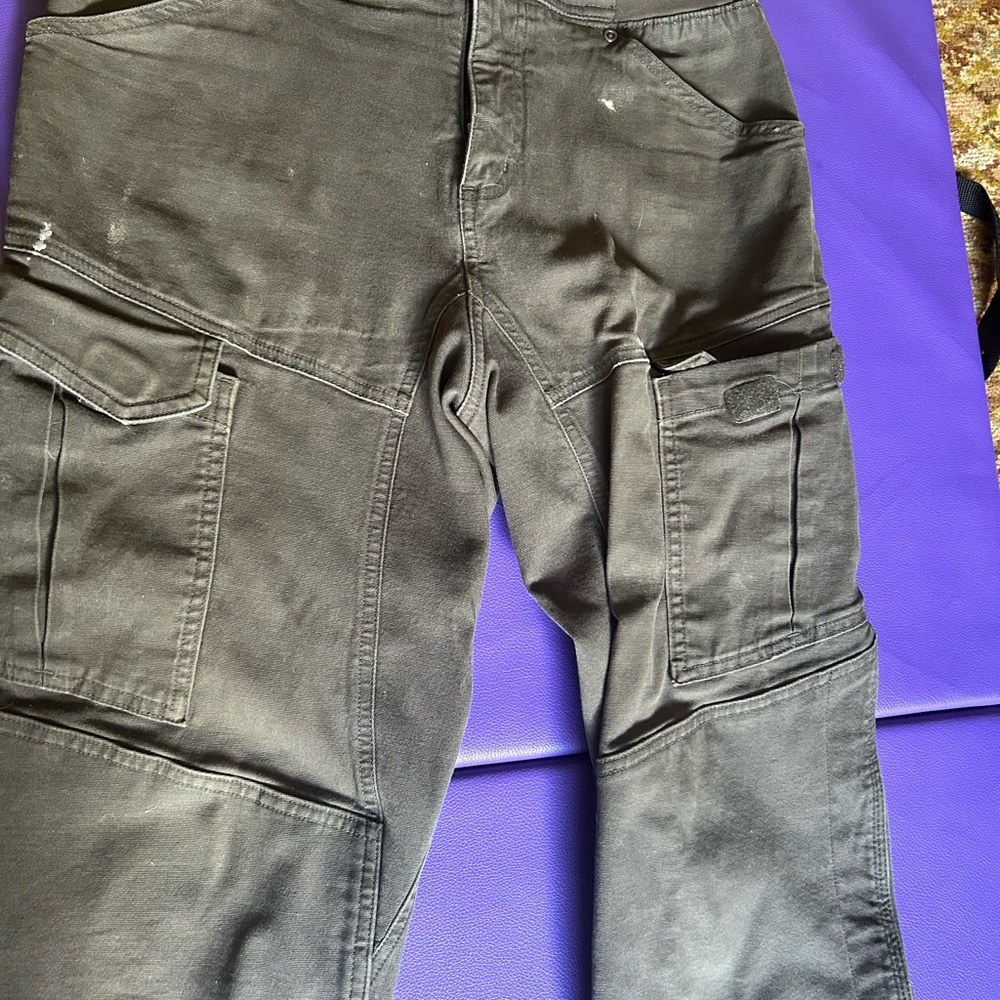 Duluth Trading Co Black Cargo Pants Rugged and Stylish